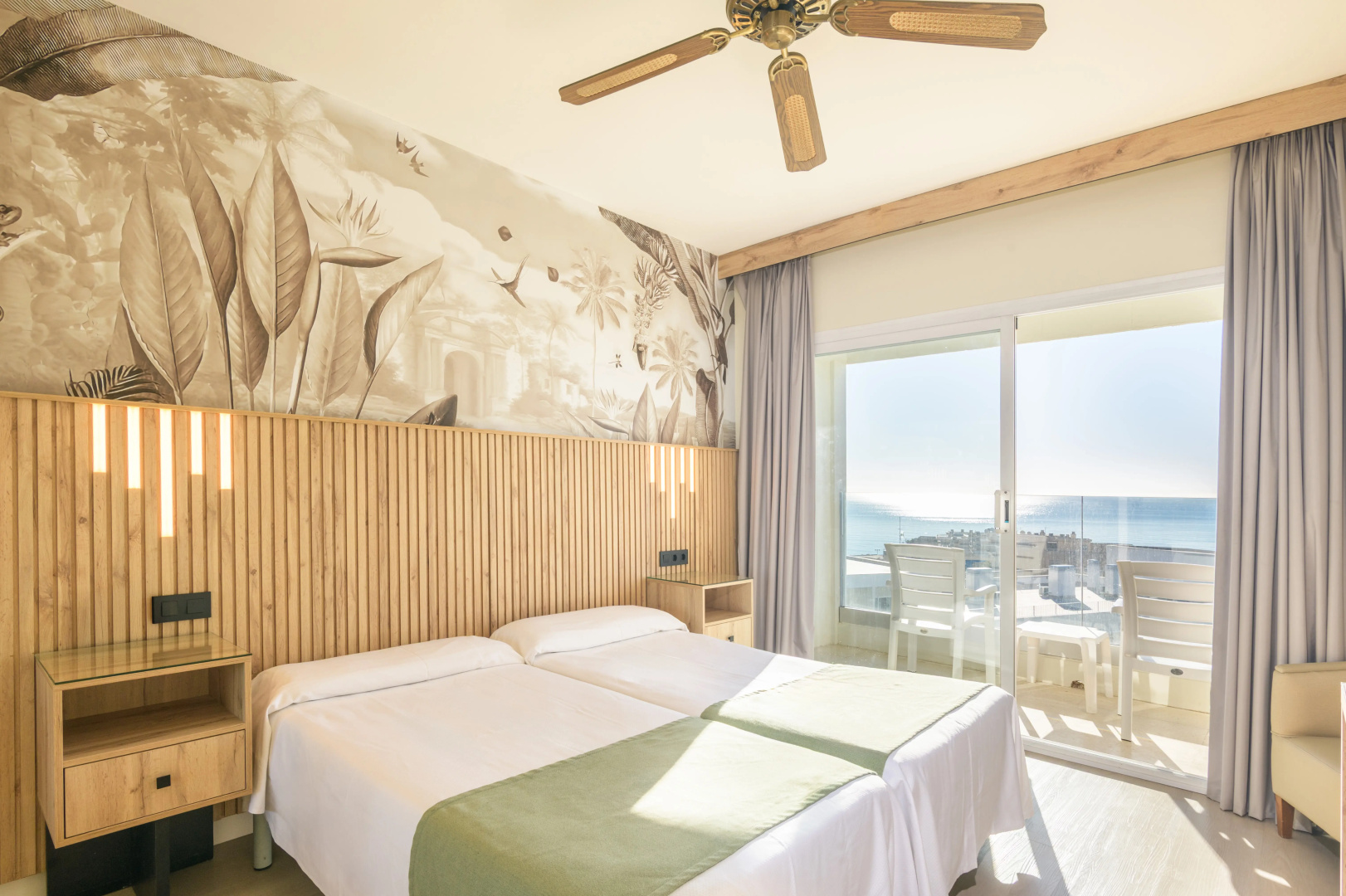 Photo - Hotel Parasol by Dorobe