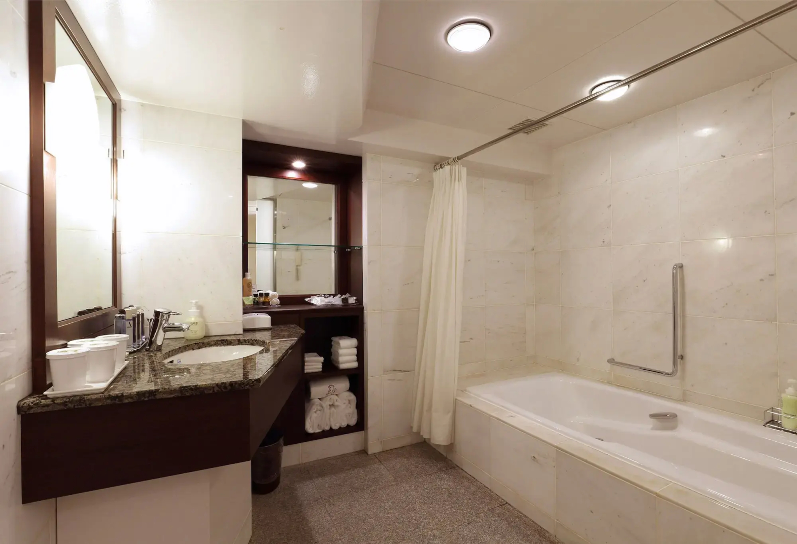 Photo - Nishitetsu Grand Hotel