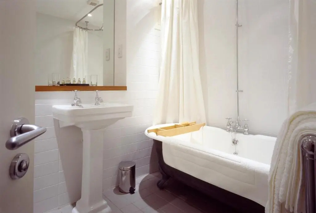 Photo - The Racquet Club Hotel
