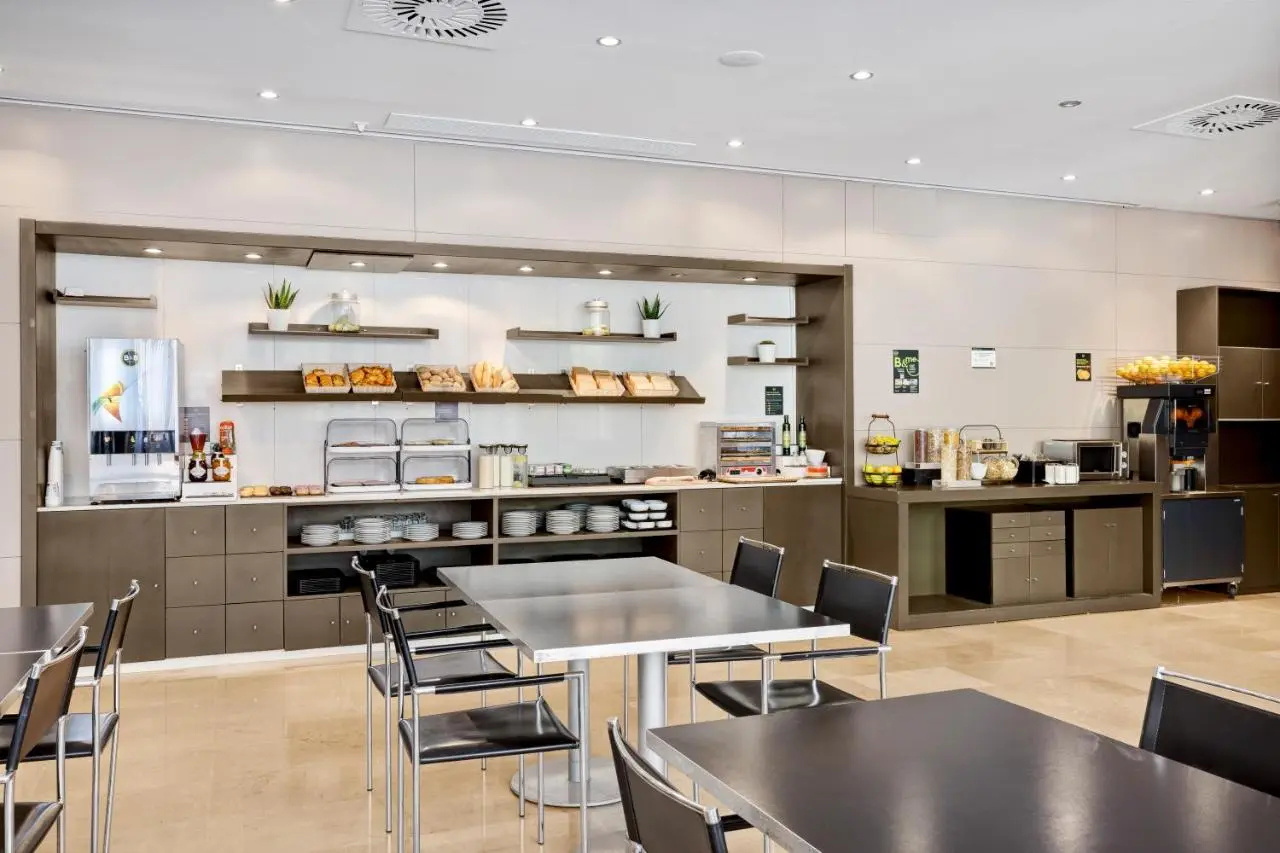Photo - B&B Hotel Zaragoza Los Enlaces Estacion