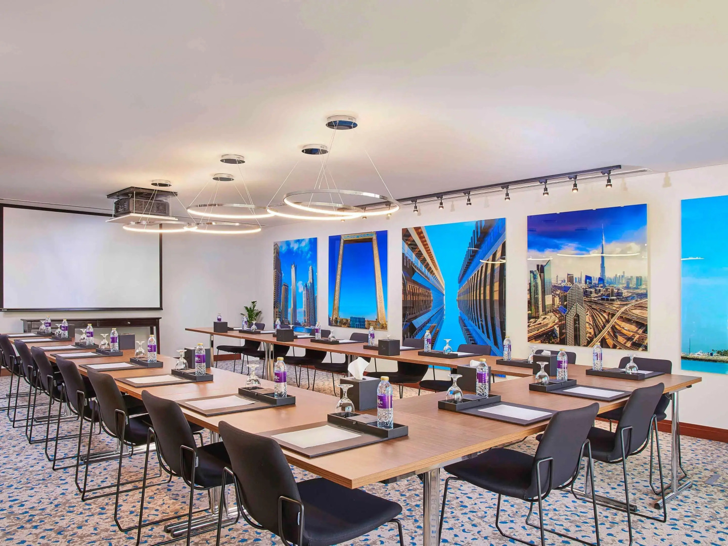 Photo - Mercure Dubai Barsha Heights Hotel Suites And Apartments