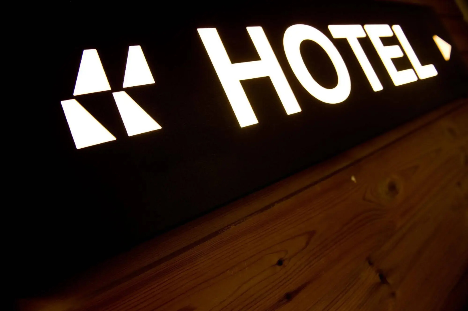 Photo - Three Crowns Hotel