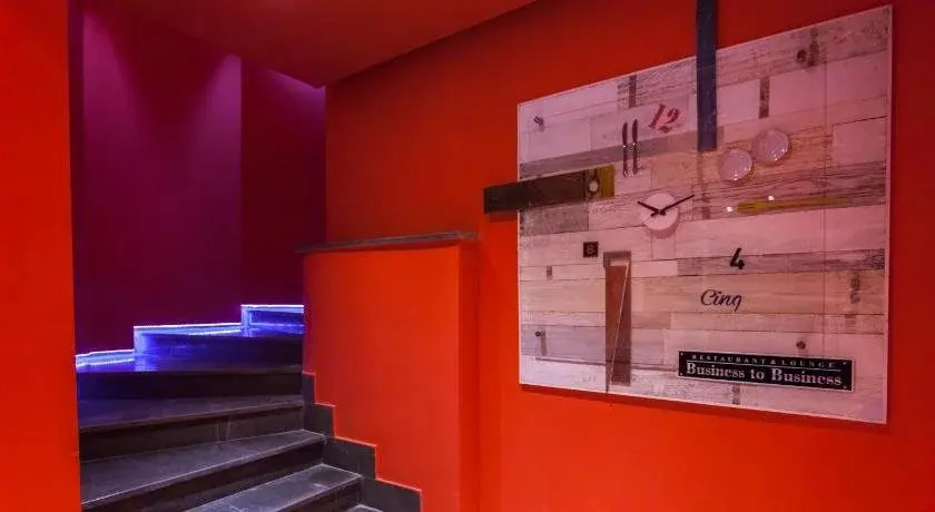 Photo - Business Hotel