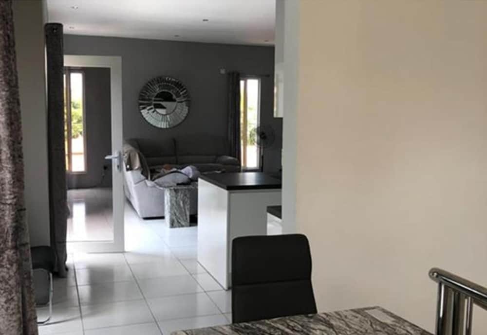 Stunning 3-bed Apartment in Rodney Bay