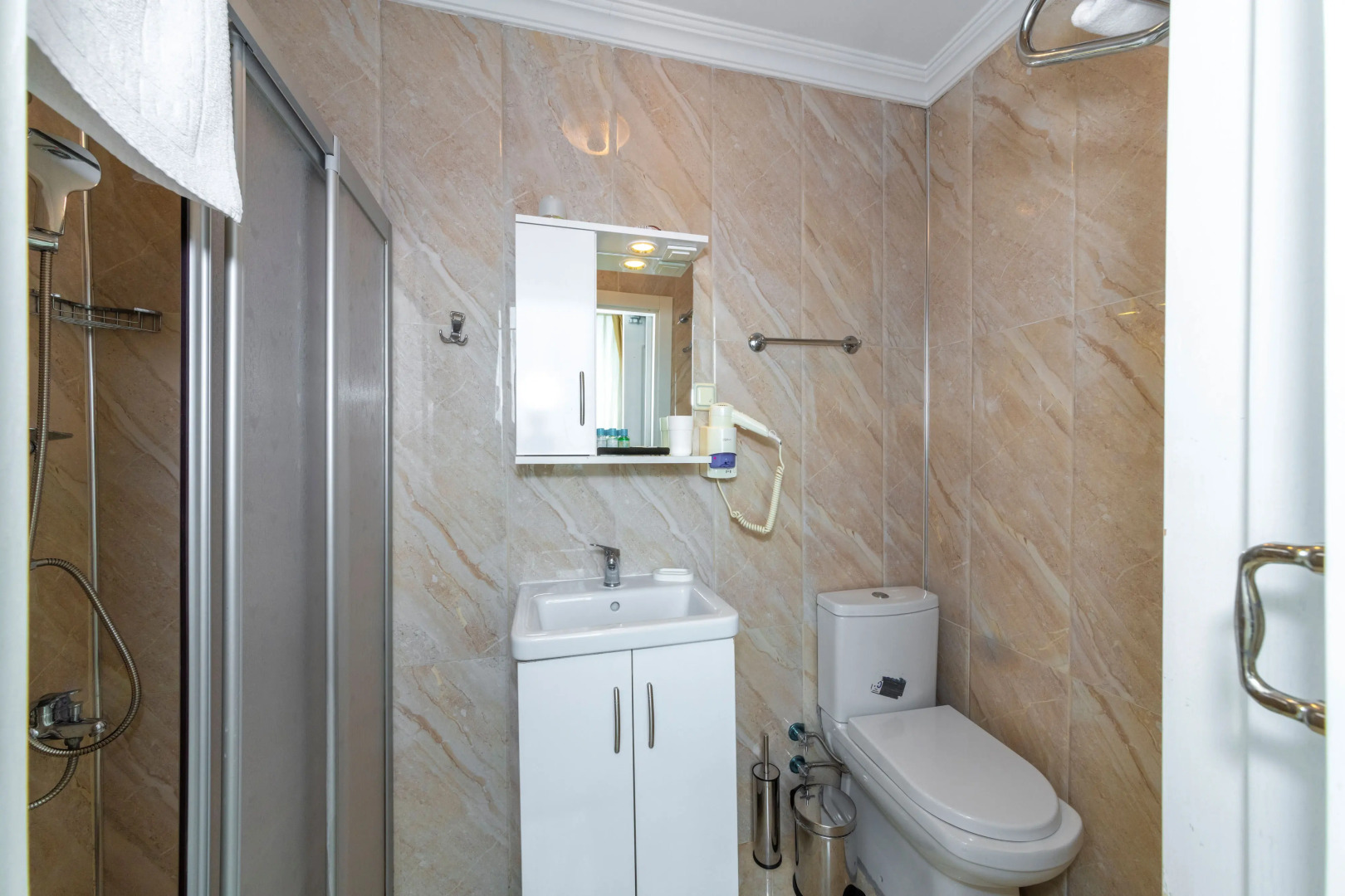 Photo - Walnut Shell Hotel