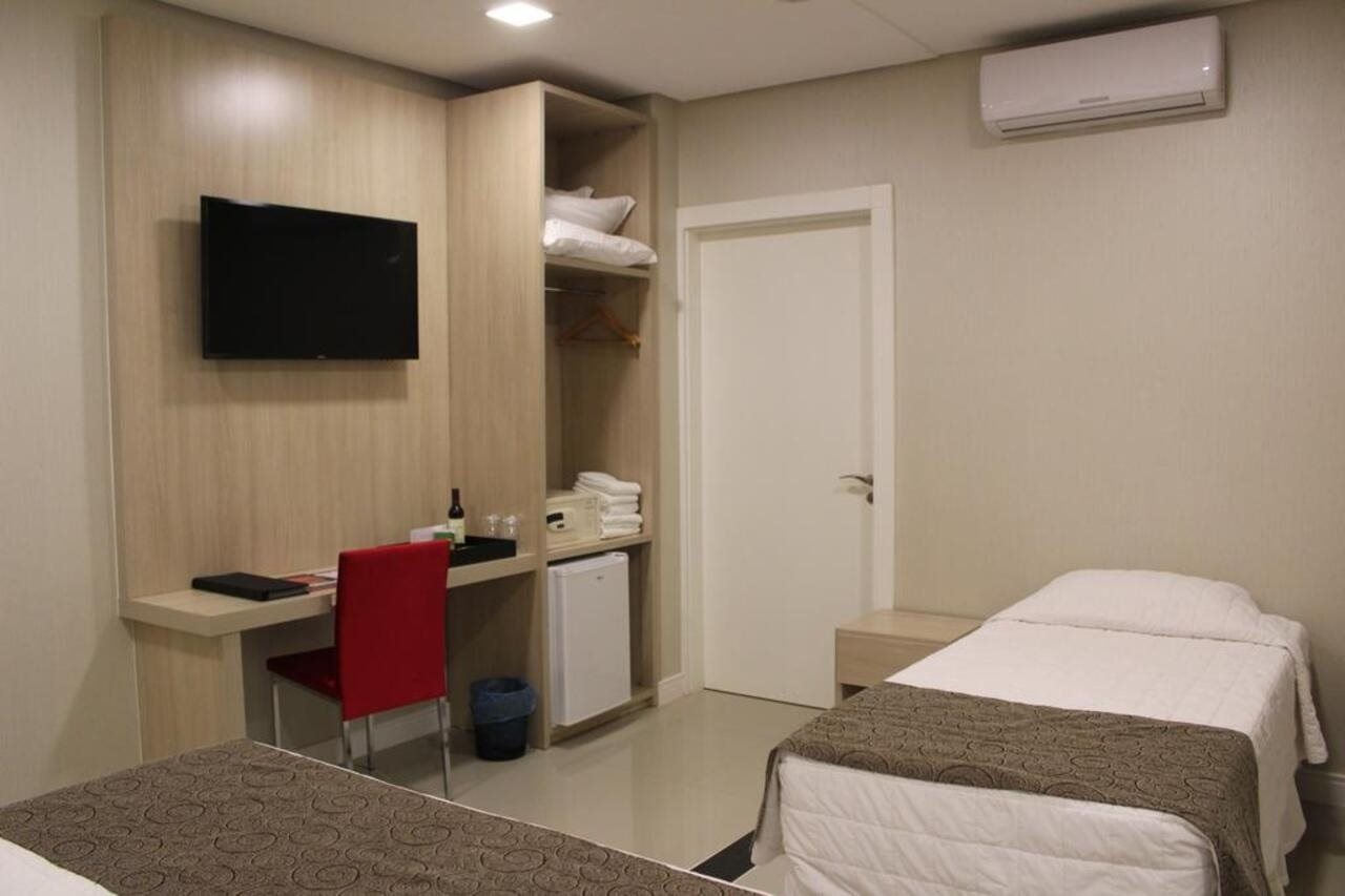 Holiday & Business Hotel - Ao lado do Centro de Eventos e Arena Conda