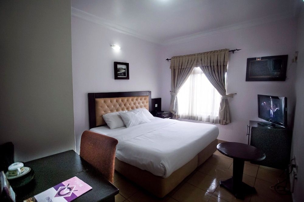 Villa Park Hotels