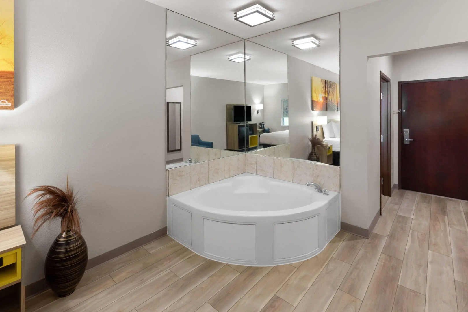 Foto - Days Inn & Suites by Wyndham Sam Houston Tollway
