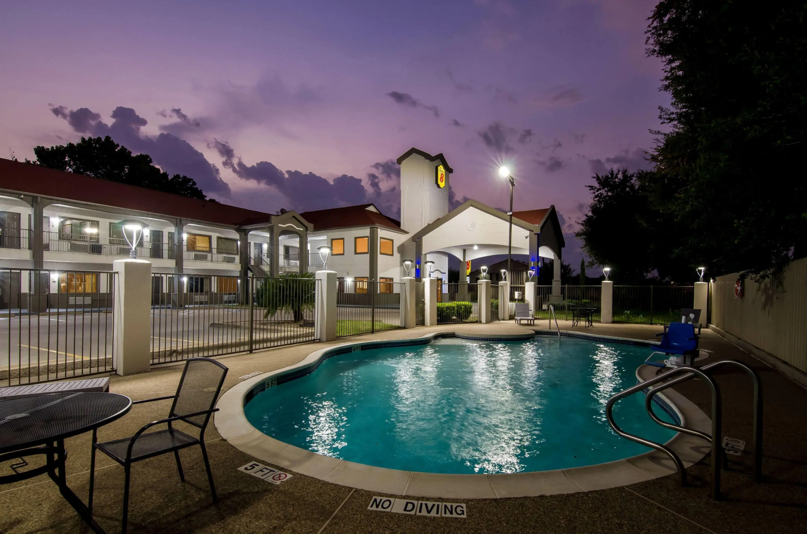 Photo - Super 8 by Wyndham Houston/Brookhollow NW