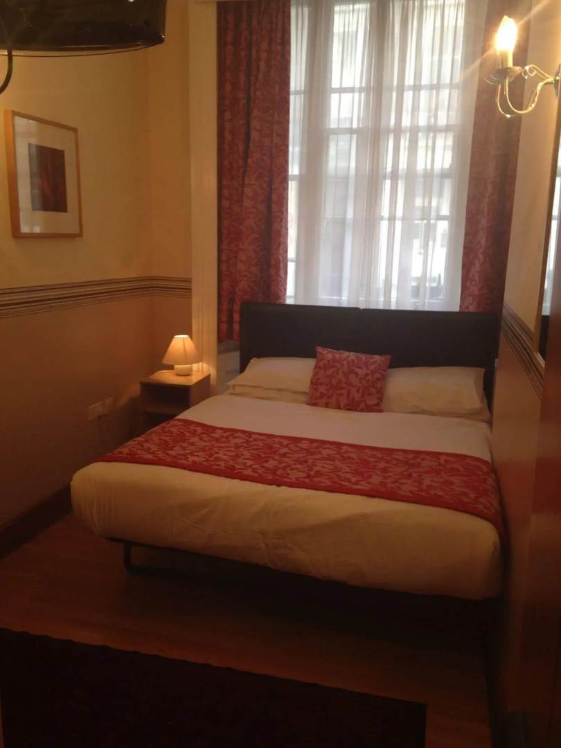Photo - Glendale Hyde Park Hotel