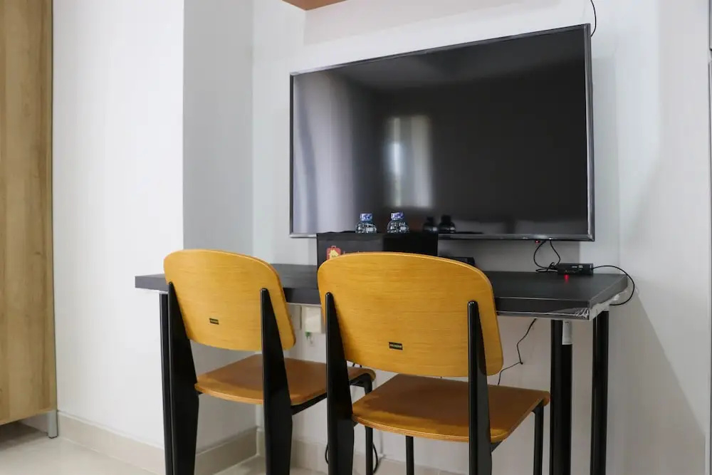 Fancy And Nice Studio Room At West Vista Apartment