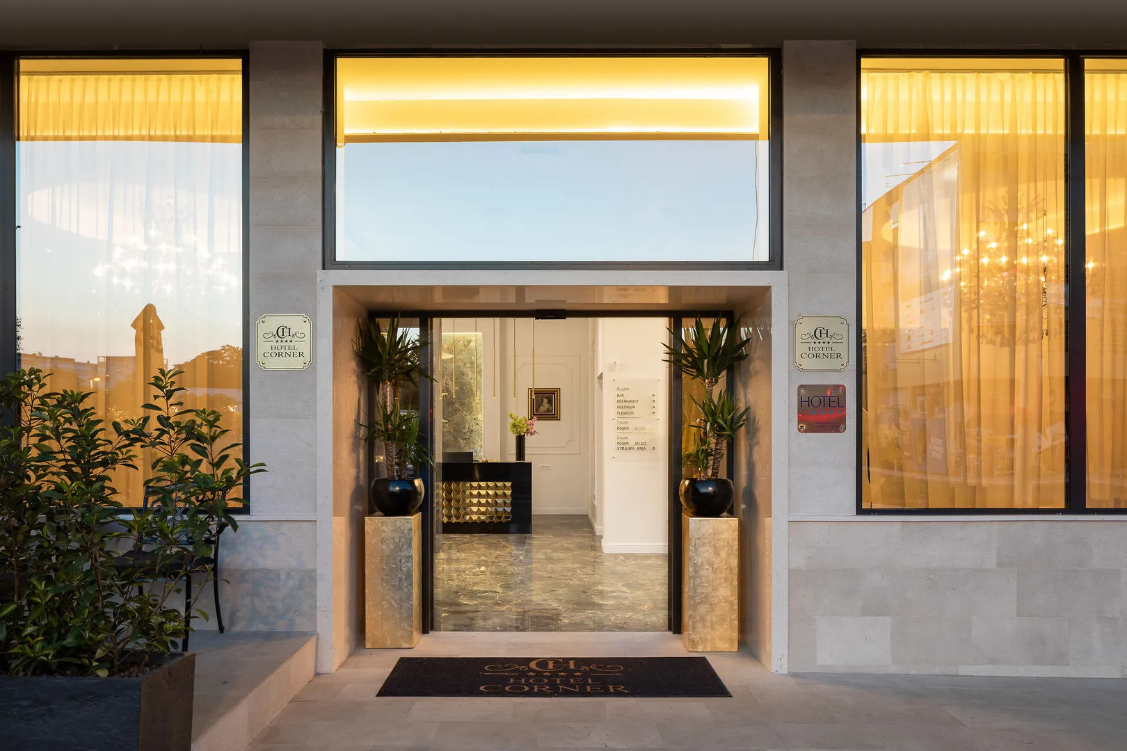 Photo - Hotel Corner