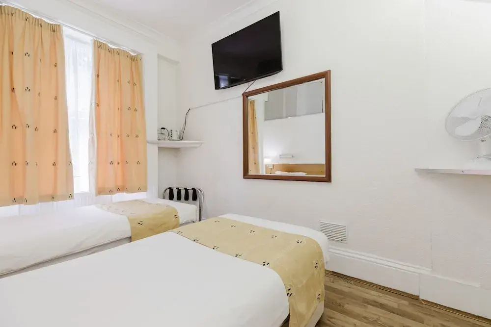 Photo - Falcon Hotel