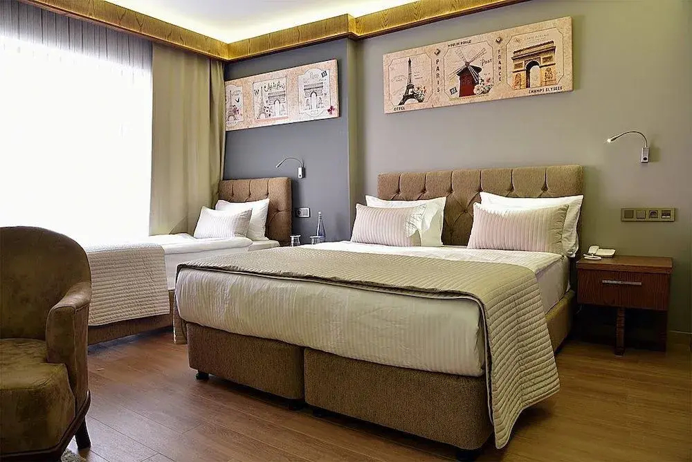 Photo - The Elegant Hotel