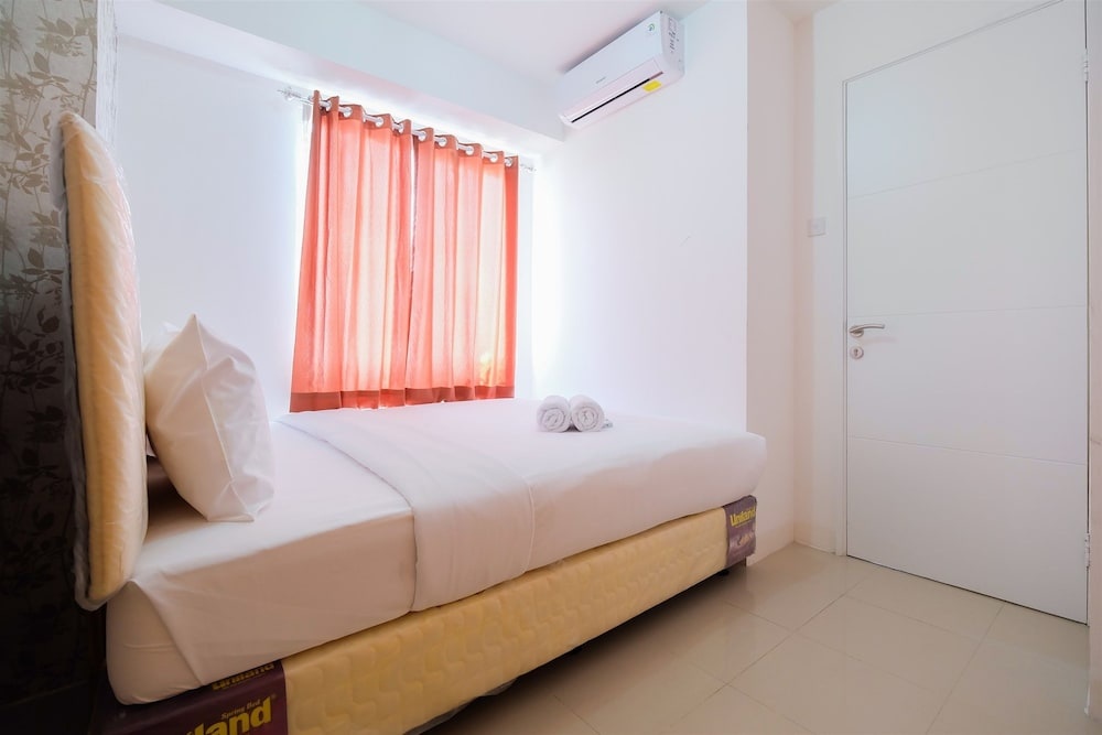 Cozy 2BR Bassura City Apartment with City View