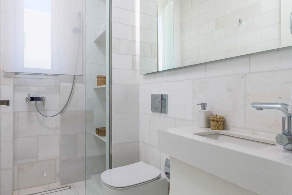 Photo - Seashore Villa - Luxury Beachfront - Pool & Sea View