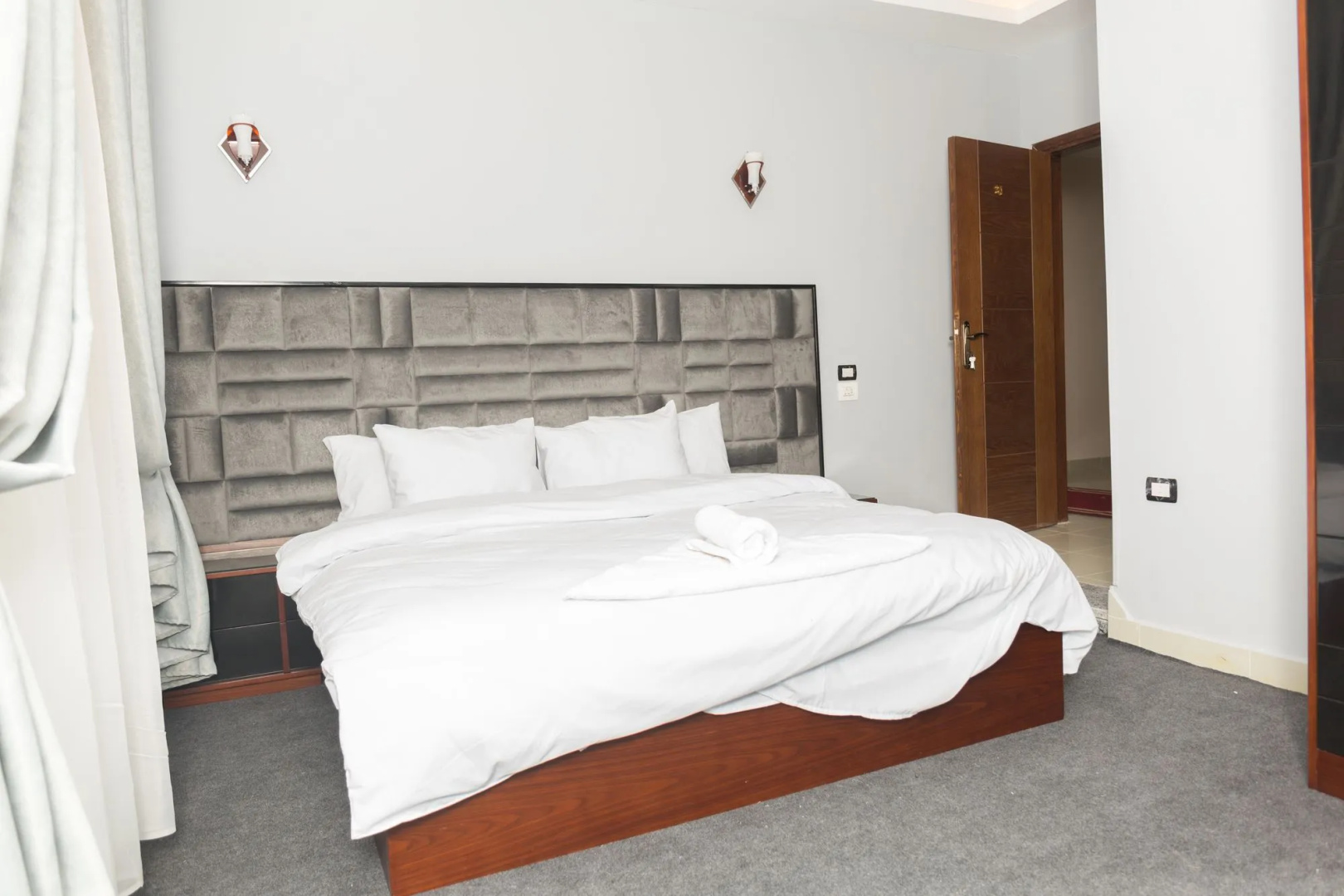 Photo - Capital Hotel