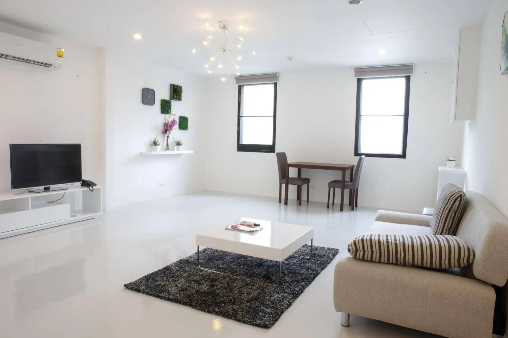 Photo - Benviar Tonson Residence