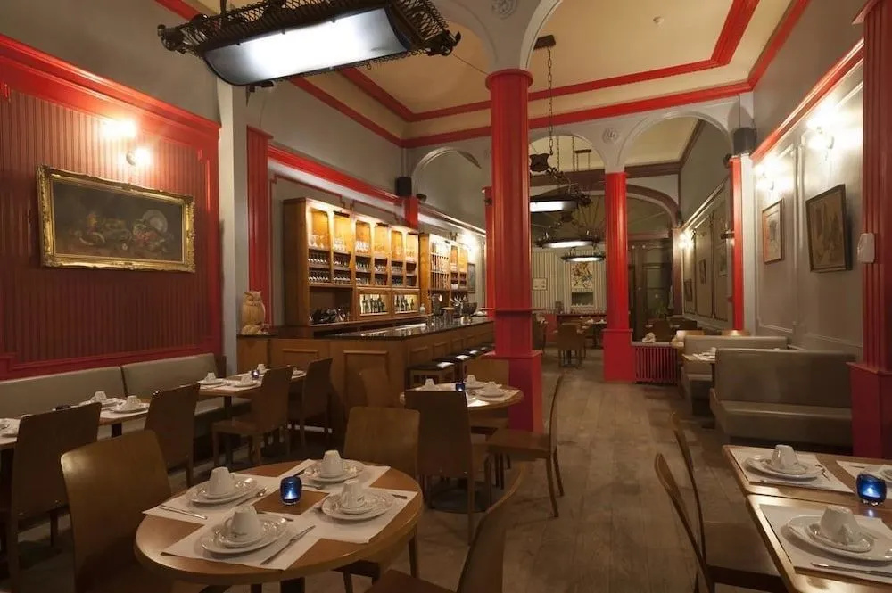Photo - Alpha Hotel