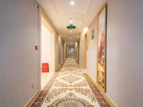 Vienna Hotel (Sanjiang Bell Tower Bird's Nest Distribution Center)