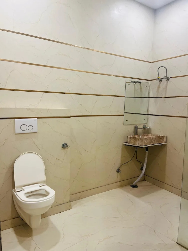 Foto - Roomshala 152 Hotel Sukoon- Near Ramesh Nagar Metro Station