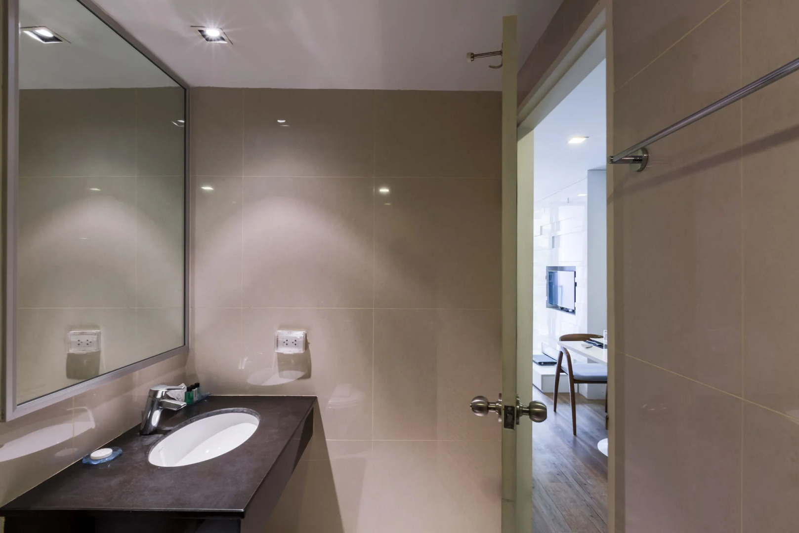 Photo - United Residence Ekamai Bangkok