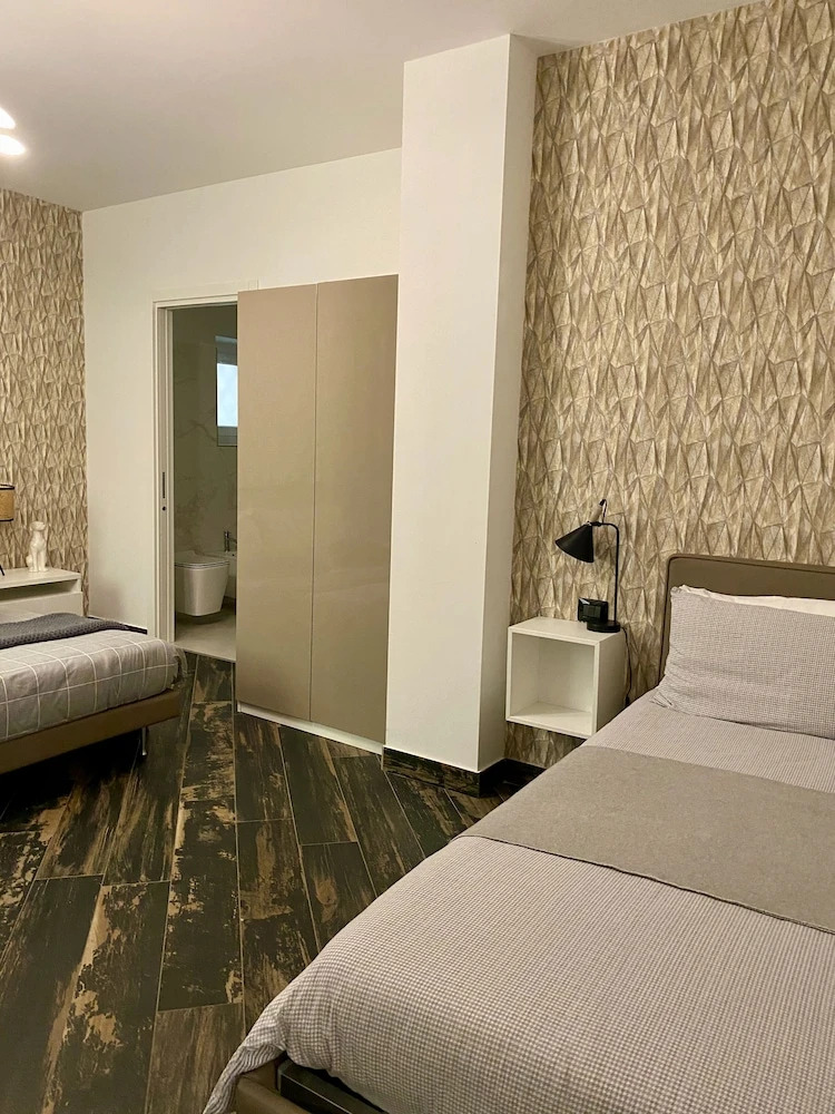 Photo - Gatto Bianco Le Mura