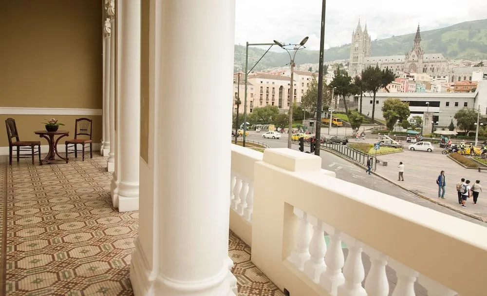Foto - Gothic Cathedral View Rooftop Casona 1914 Quito