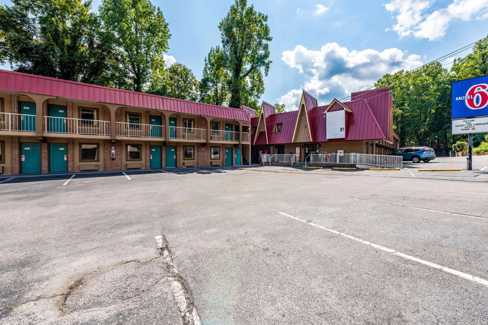 Photo - Motel 6-Gatlinburg, TN - Smoky Mountains