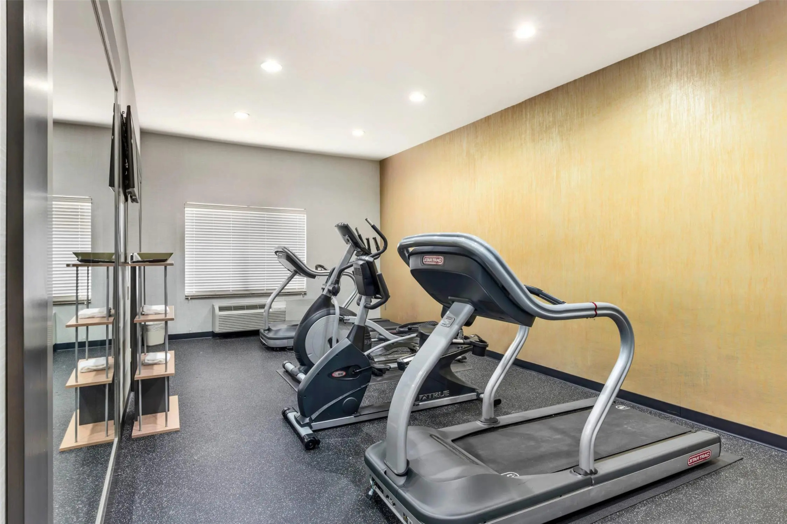 Photo - Comfort Inn & Suites Irving Las Colinas DFW