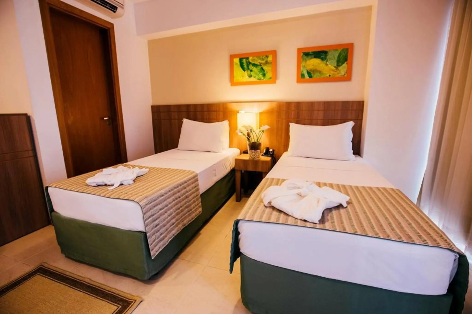 Photo - Saint Moritz Hplus Express