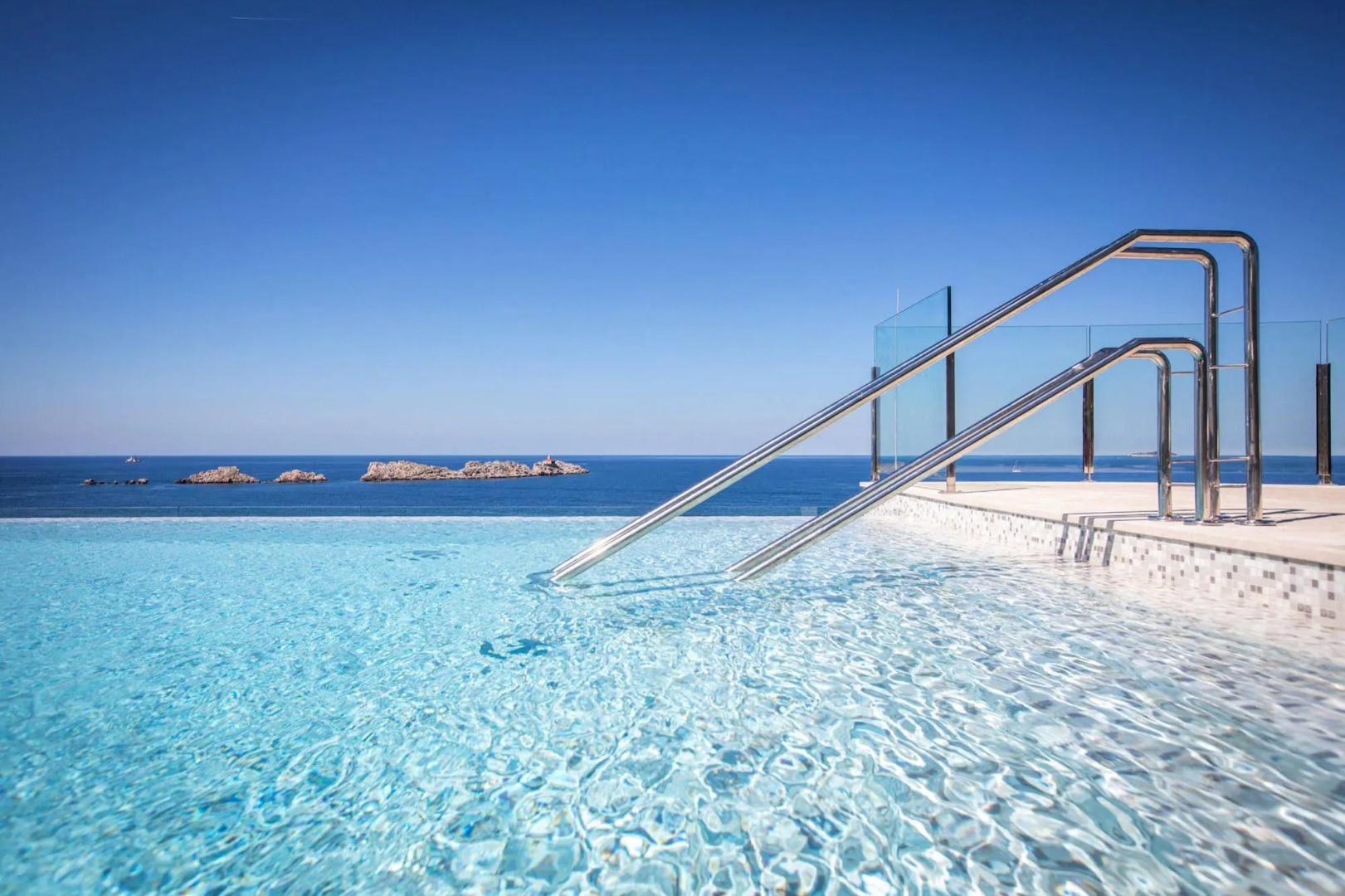 Photo - Royal Blue Hotel