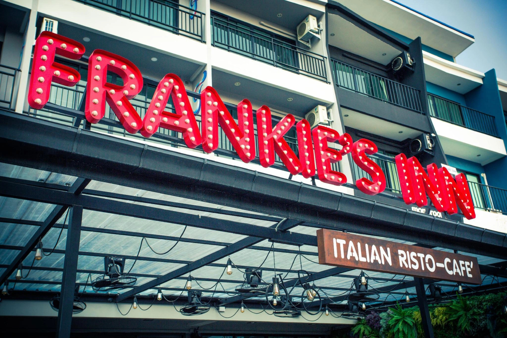 Foto - Frankie's Inn