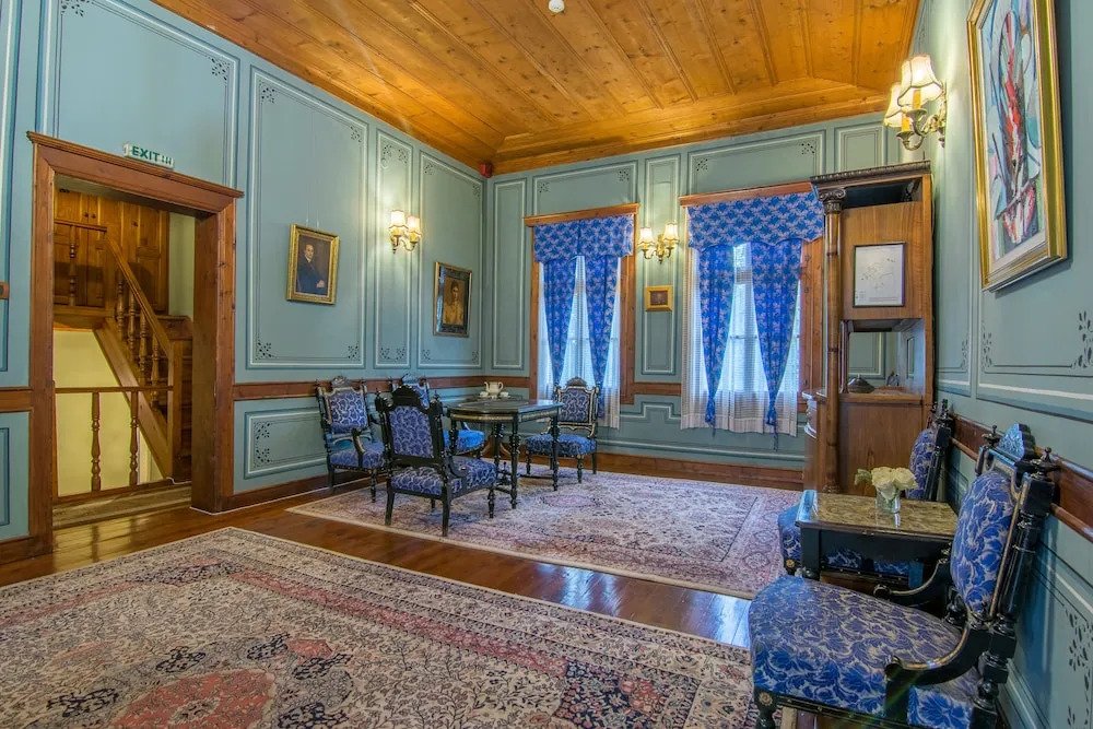 Photo - Old Legends Hotel