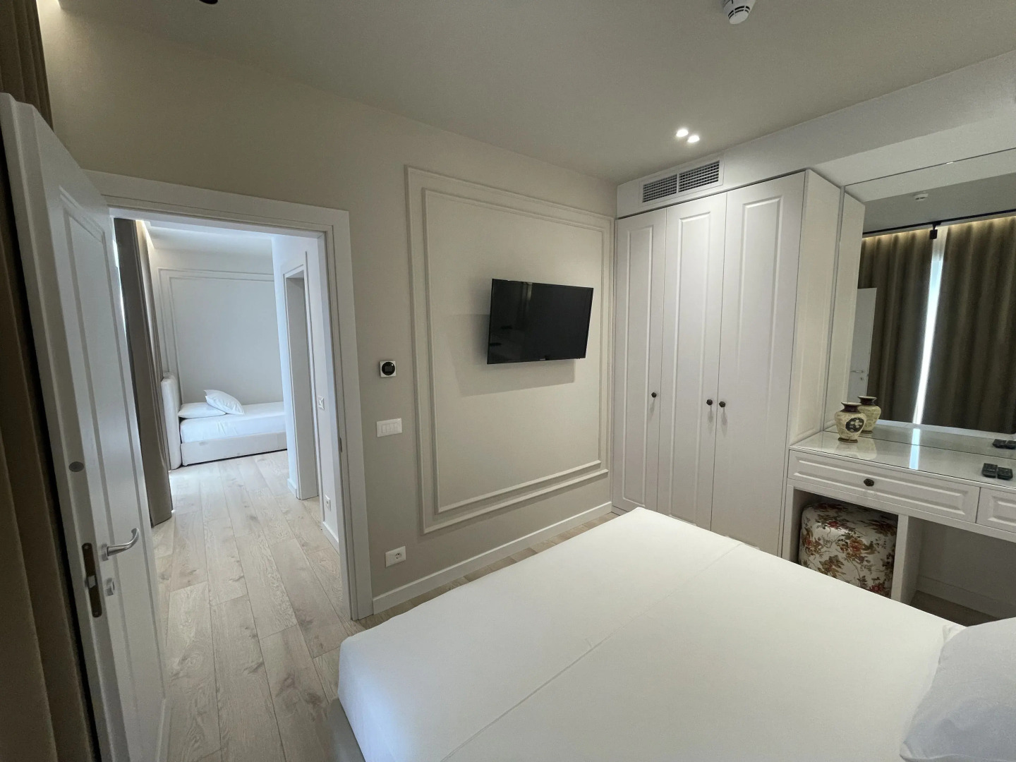 Photo - Seaside Hotel