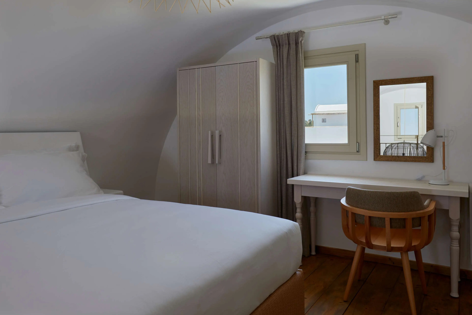 Foto - Sea Breeze Santorini Beach Resort, Curio Collection Hilton
