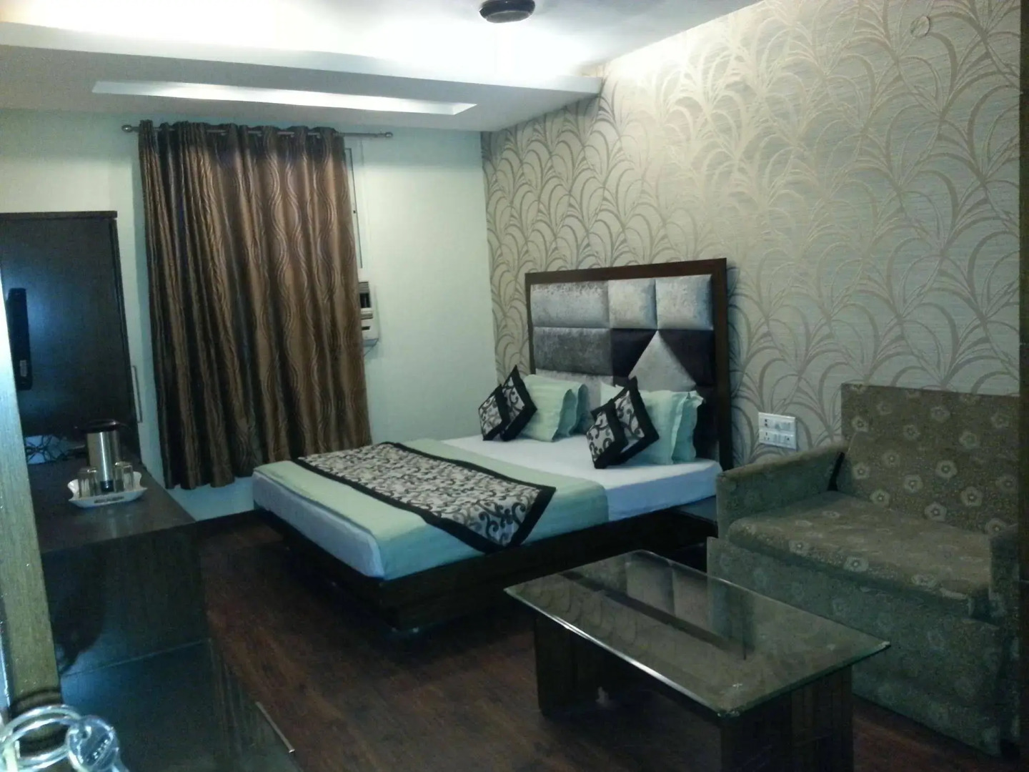 Photo - Hotel Vanson Villa, City Centre - With Free Airport & Train Station Pickup