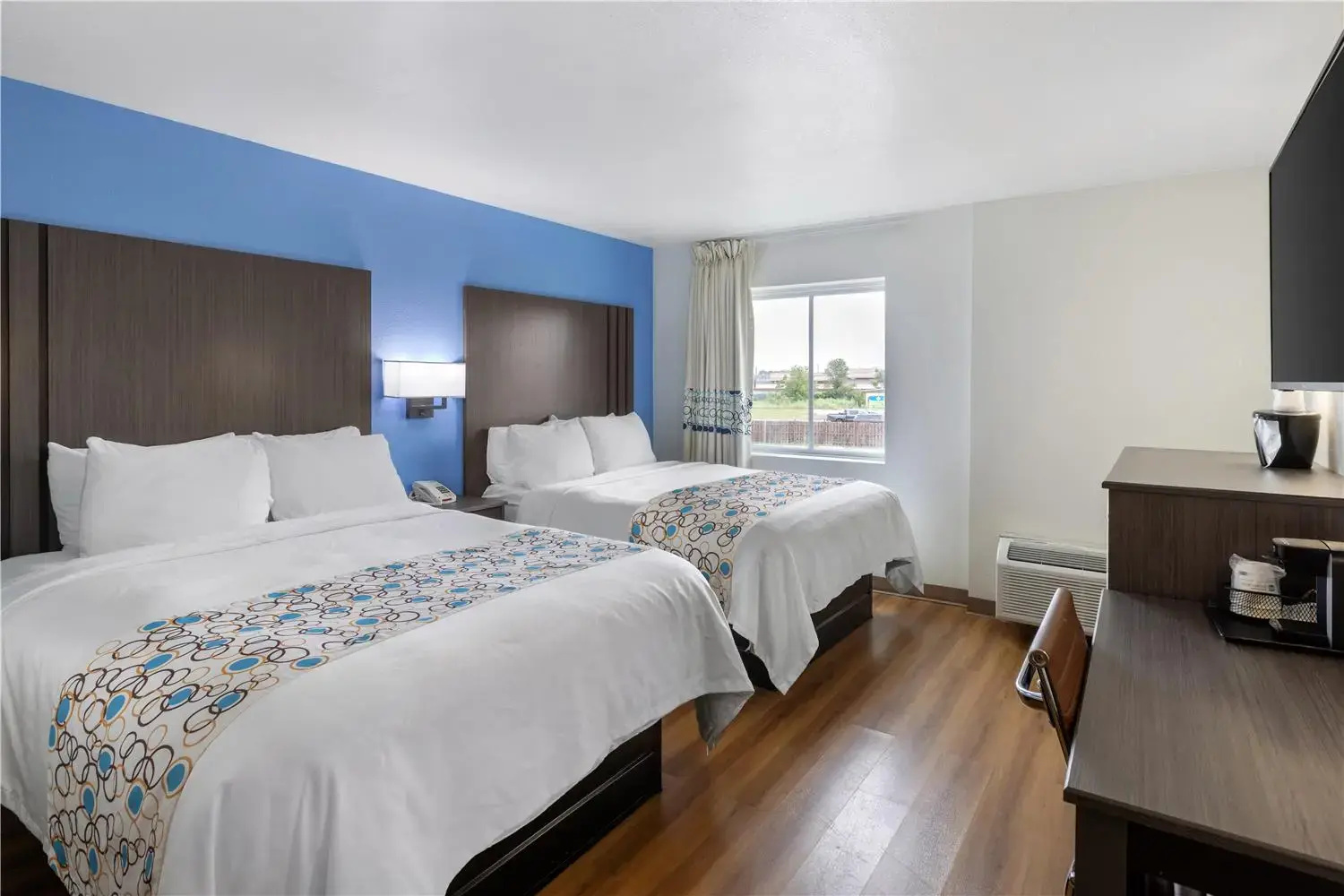 Photo - SureStay Plus By Best Western Niagara Falls East