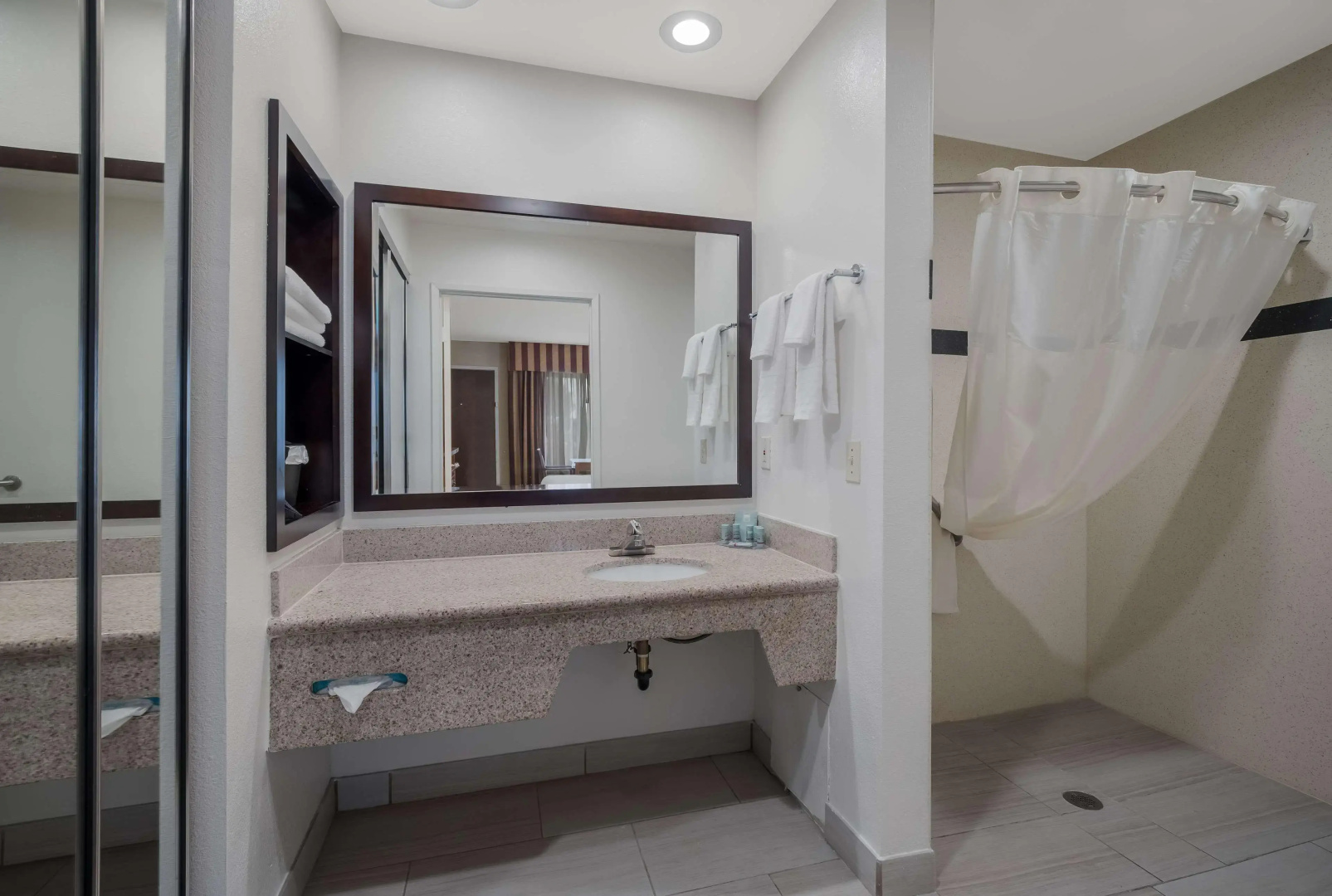 Photo - Best Western Norwalk Inn