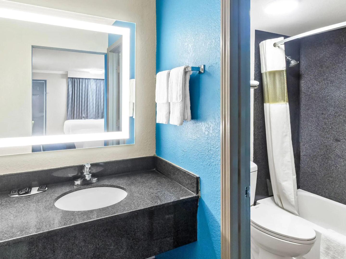 Photo - Days Inn by Wyndham Houston East