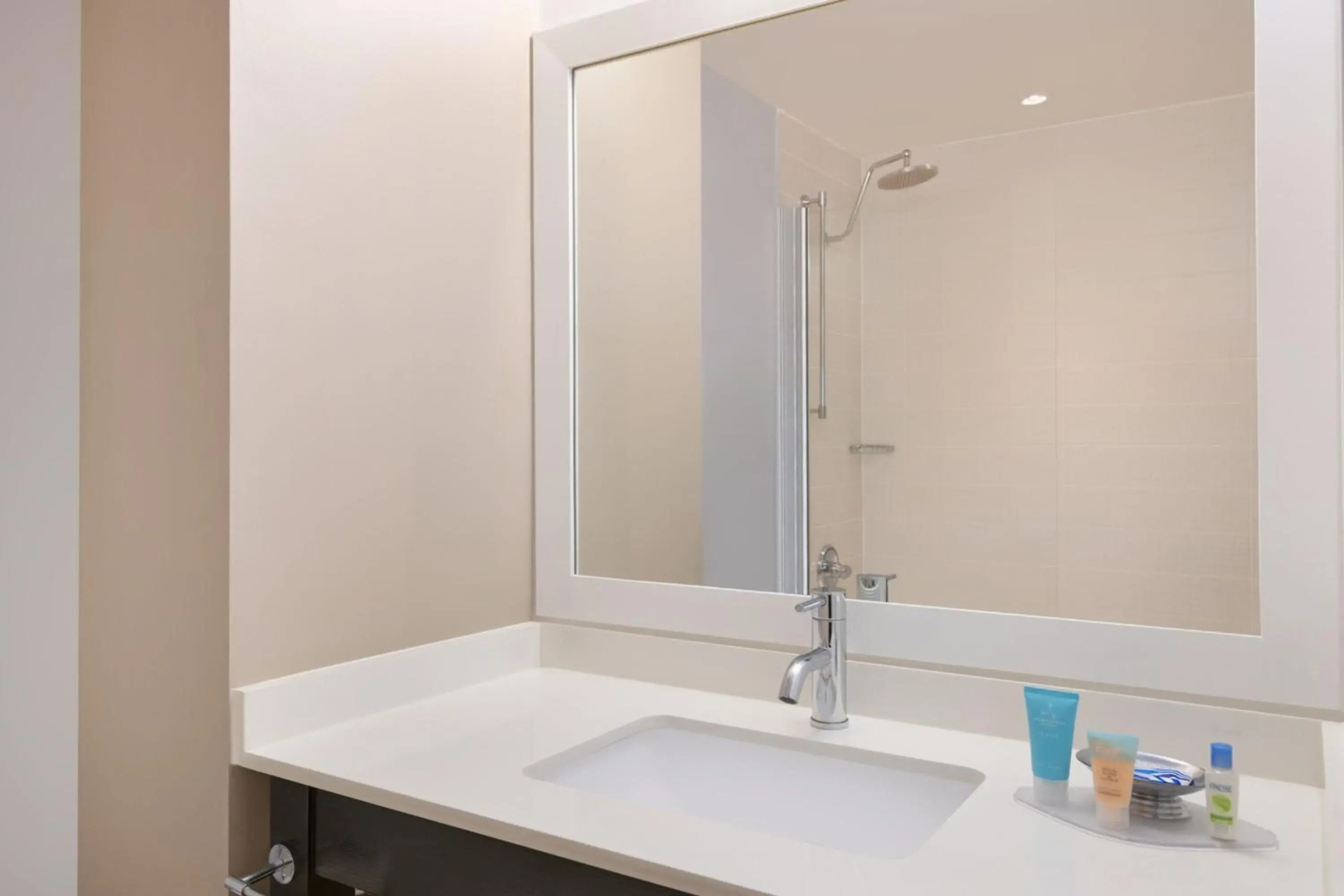 Photo - Courtyard by Marriott New York JFK Airport