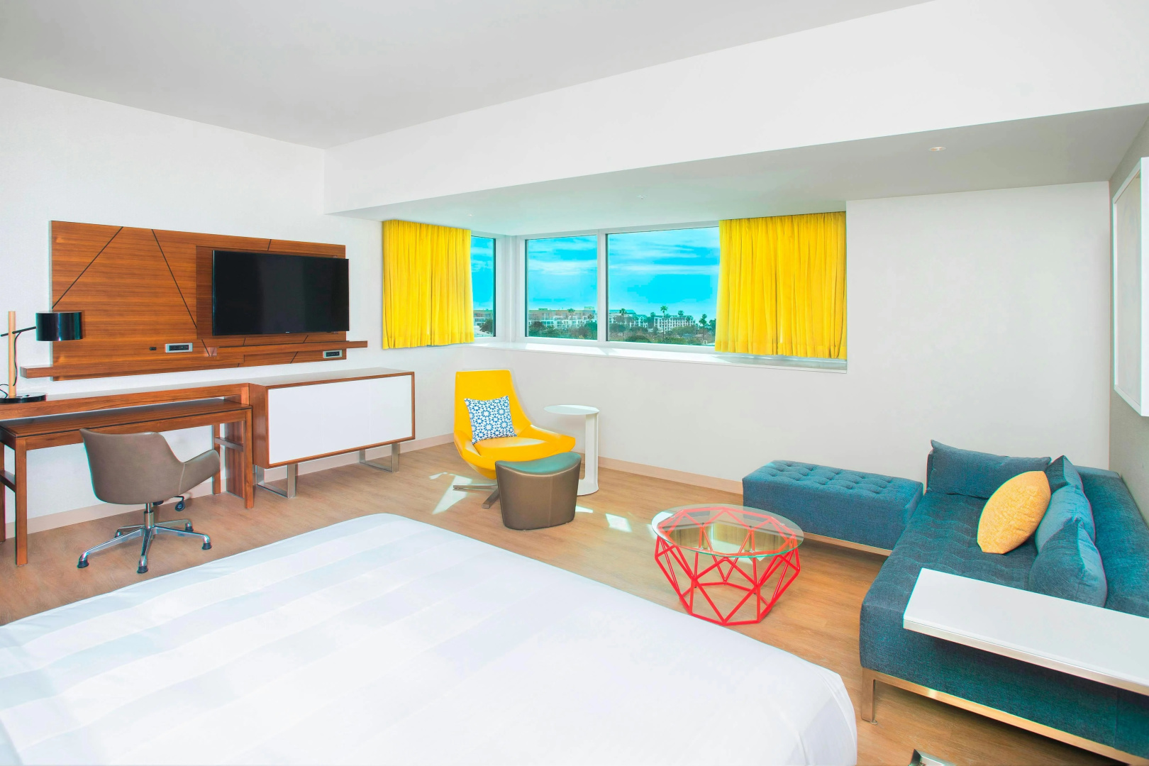 Photo - Courtyard by Marriott Santa Monica