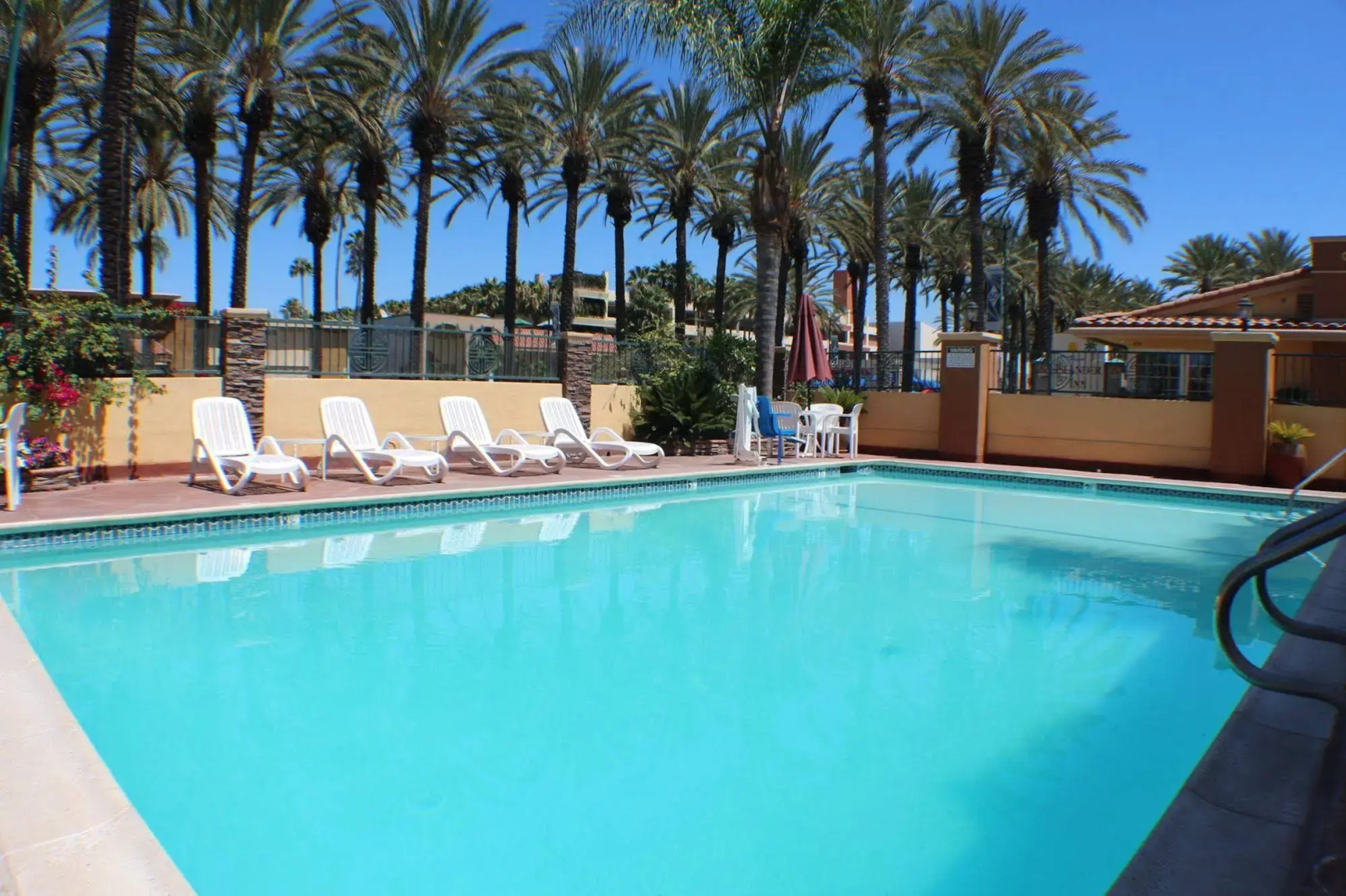 Photo - Anaheim Islander Inn and suites near Park and Convention center