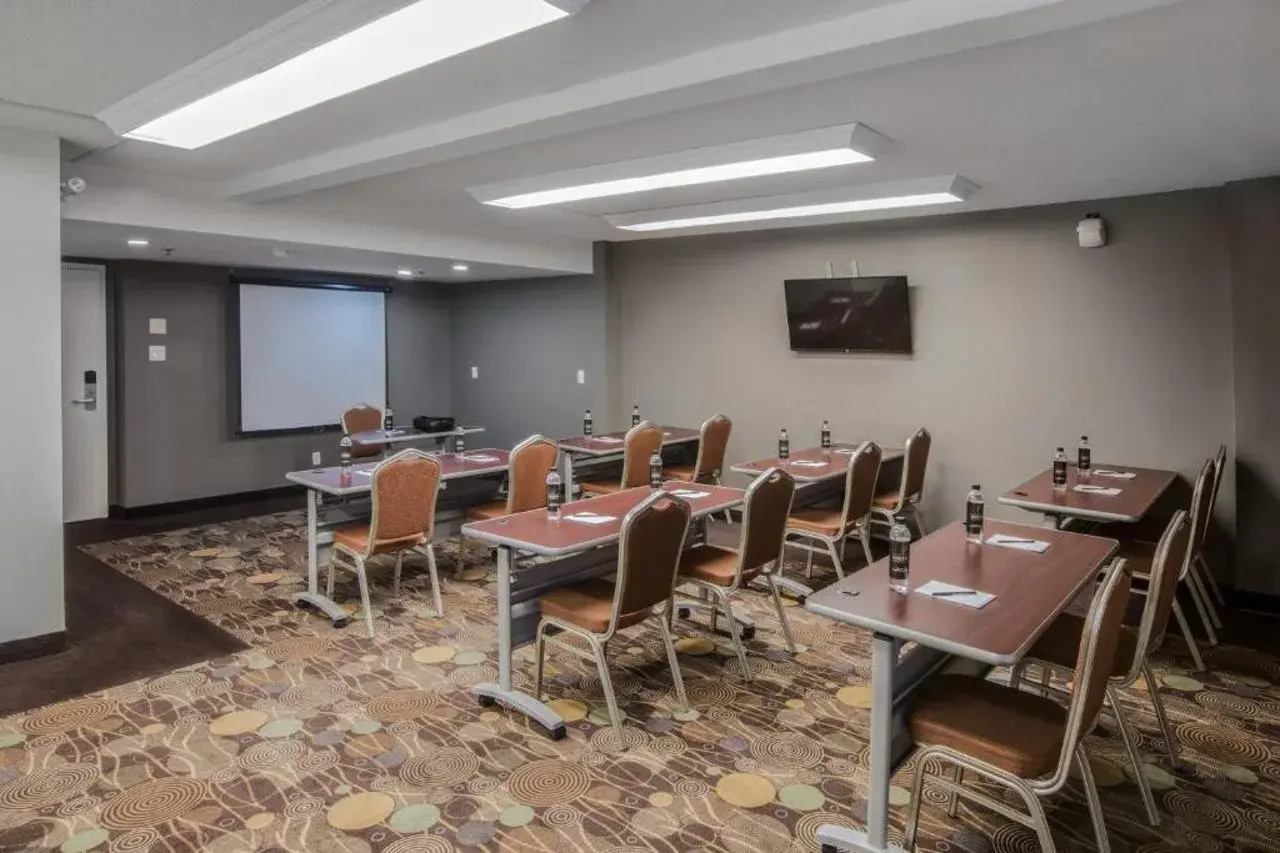 Photo - Hotel Faubourg Montreal Centre-Ville Downtown