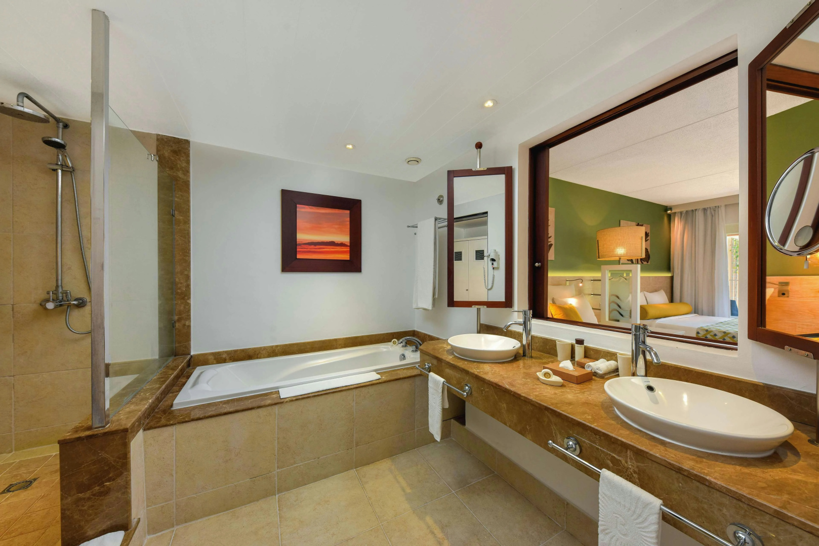 Photo - Victoria Beachcomber Resort & Spa