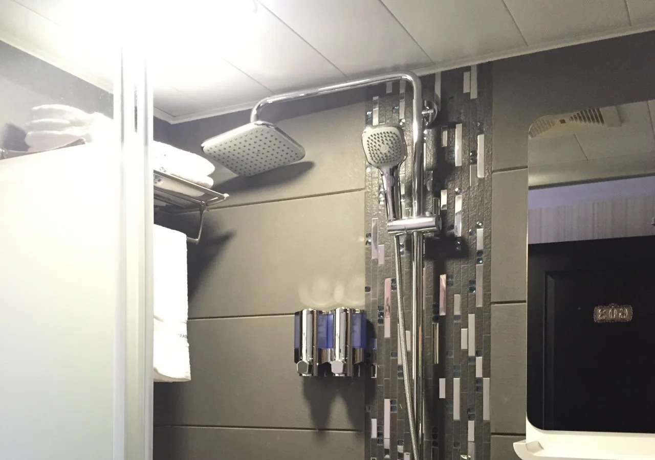 Photo - Seasons Hotel