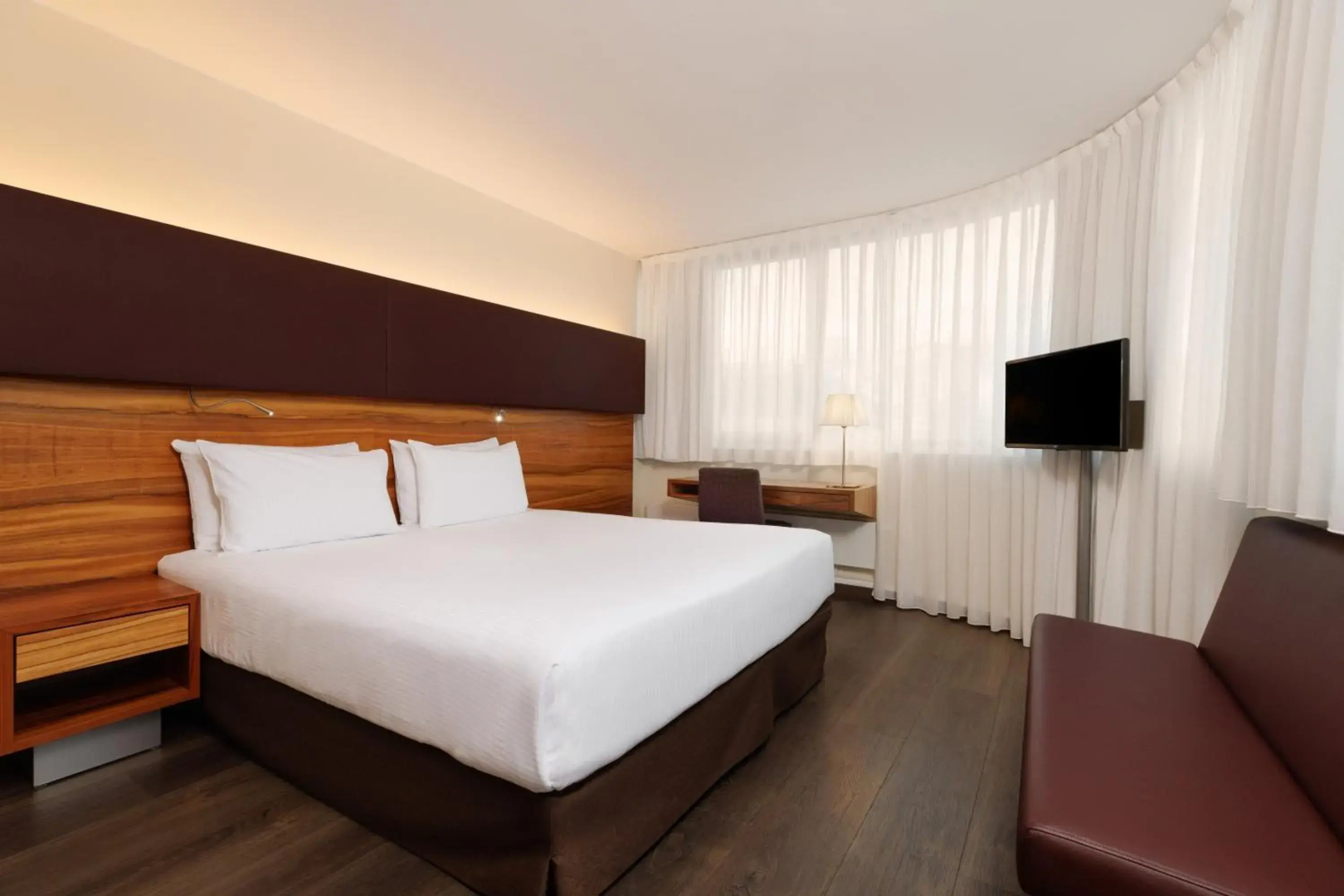 Photo - Eurostars Embassy