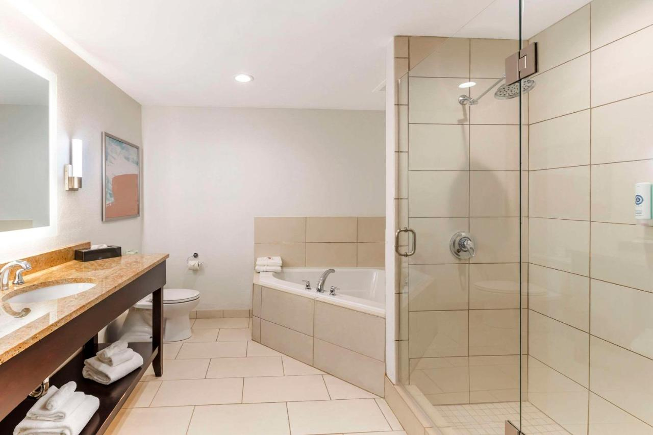 Photo - Comfort Inn & Suites Verona at Turning Stone Resort Casino