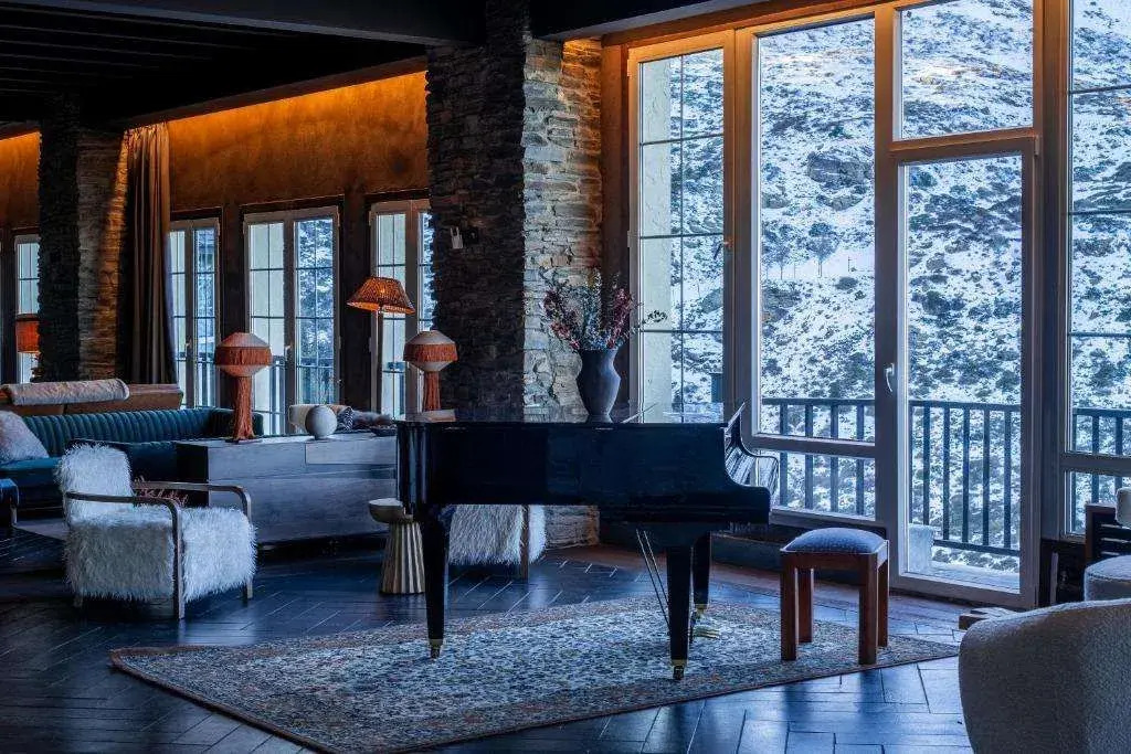 Photo - The Mountains Hotel