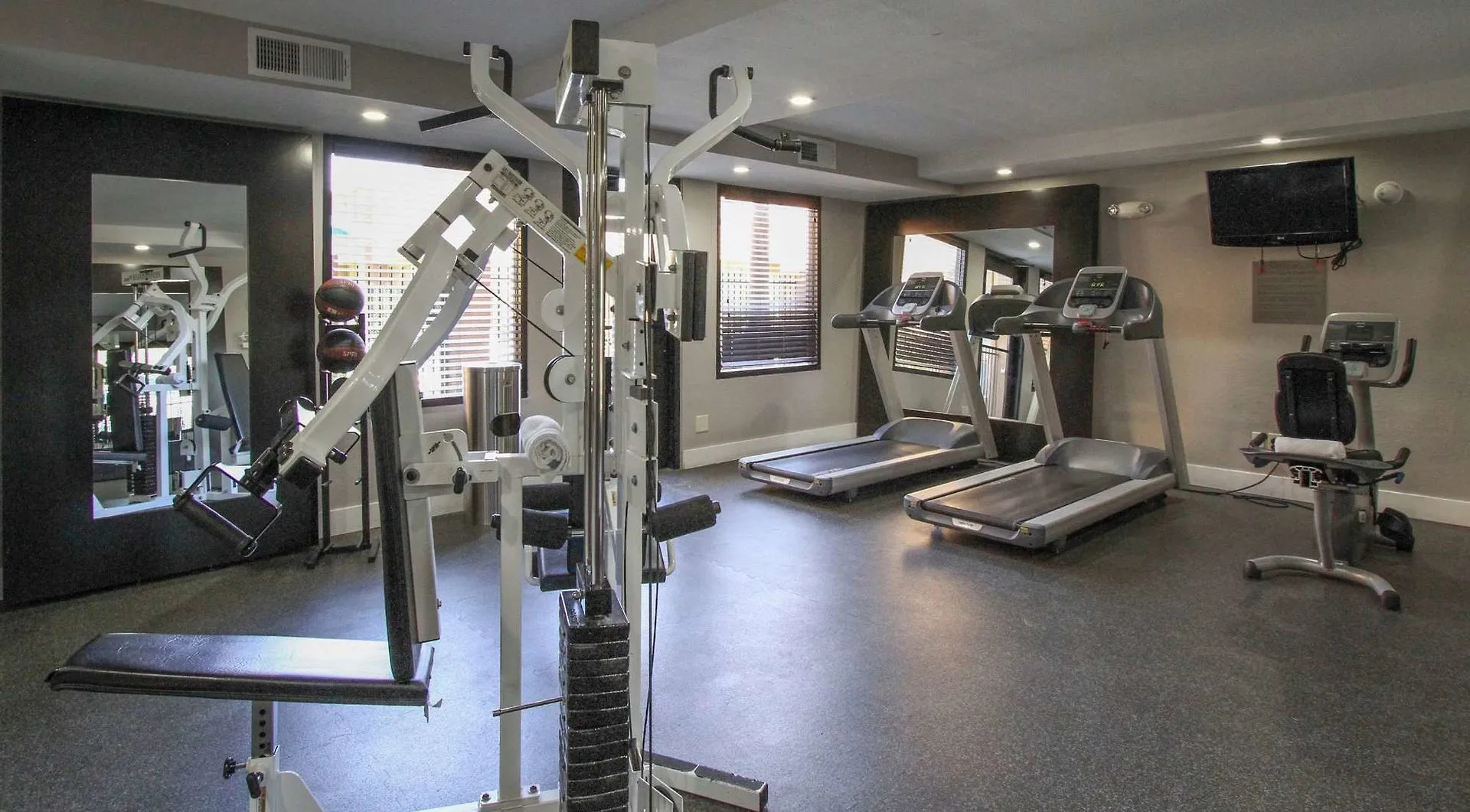 Photo - GreenTree Inn & Suites Phoenix Sky Harbor